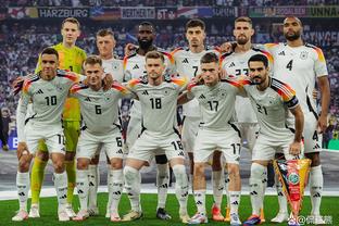图片报：德国总统昨日探班国家队，为球员们打气
